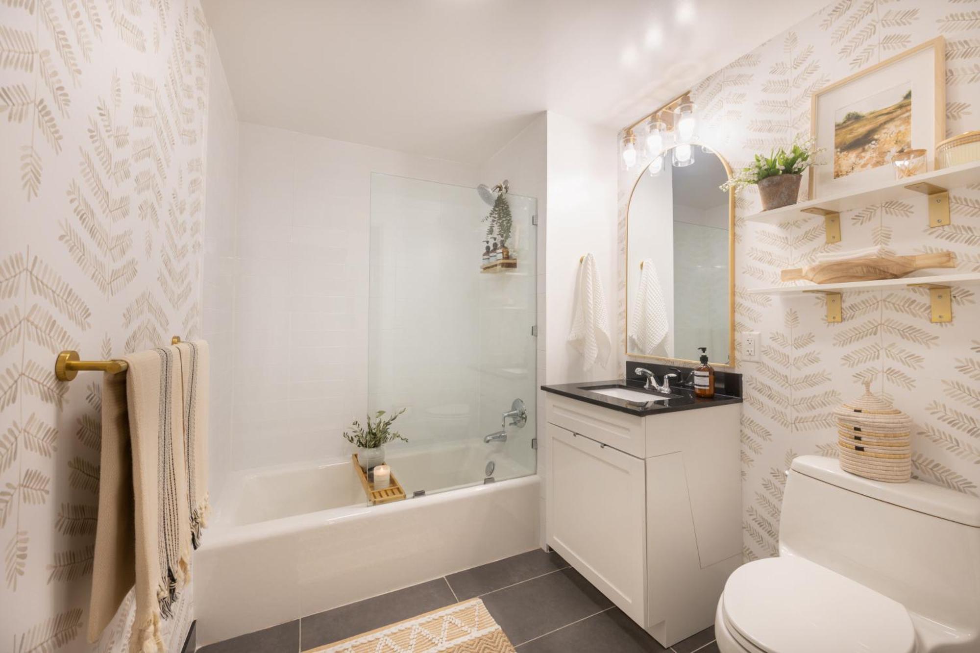 Apartment Designer Apt For 6, City Views, Near Times Square! New York
