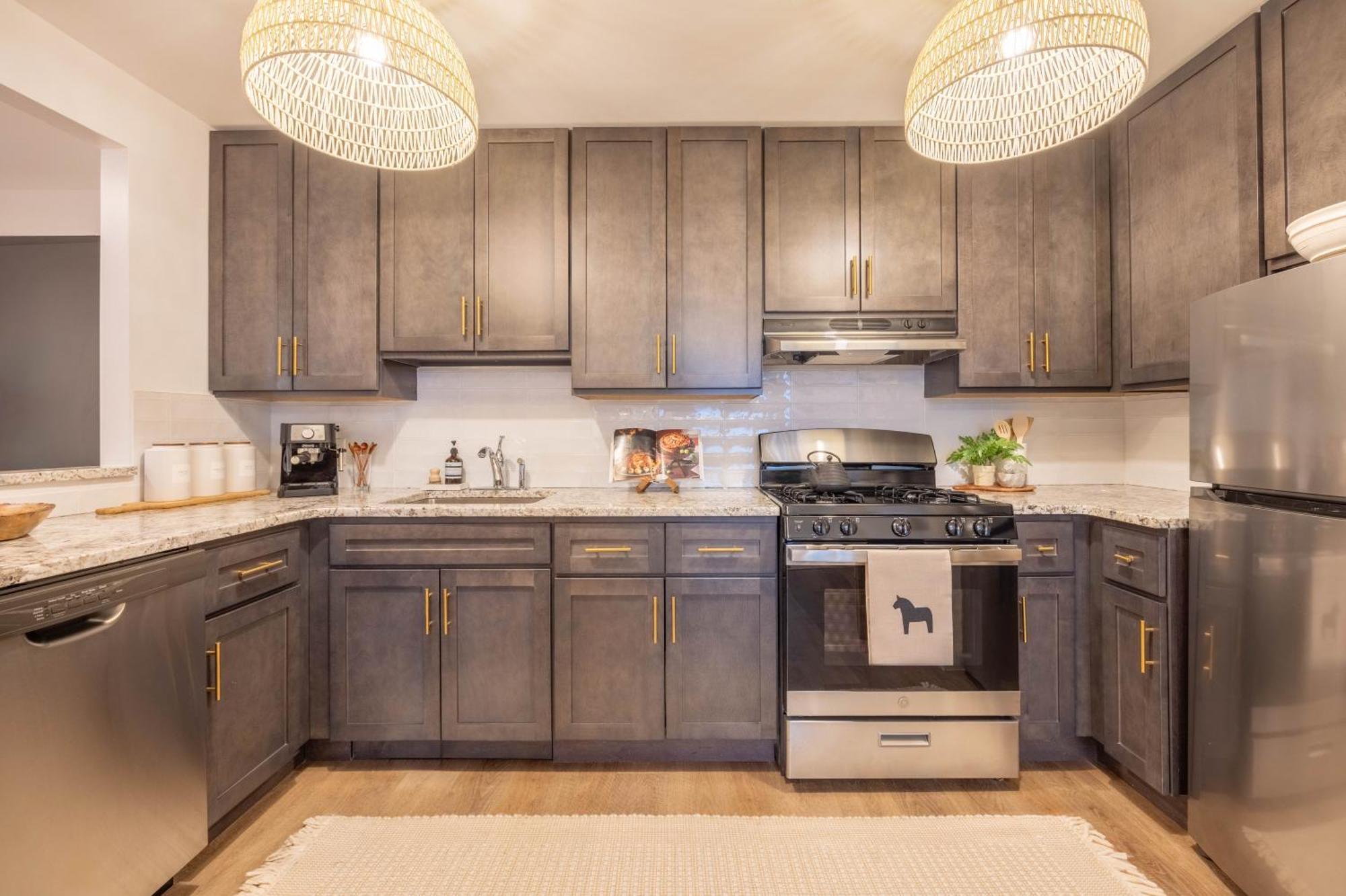 Designer Apt For 6, City Views, Near Times Square! Apartment *