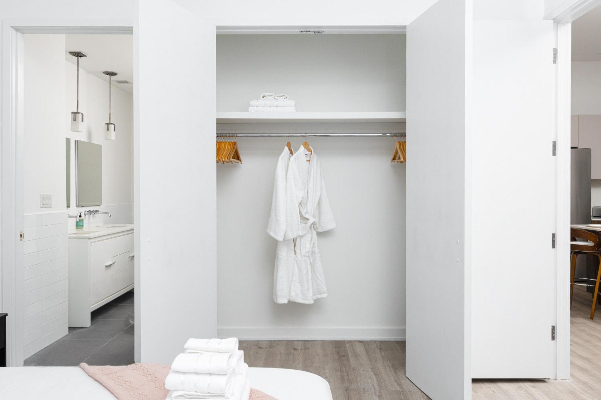 Chic 1bd With Rooftop W/d In Unit Downtown Apartment New York
