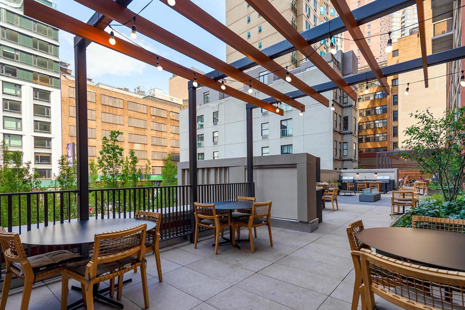 Apartment Midtown West 2br W Gym Roofdeck Nr Hudson Nyc-1395 New York