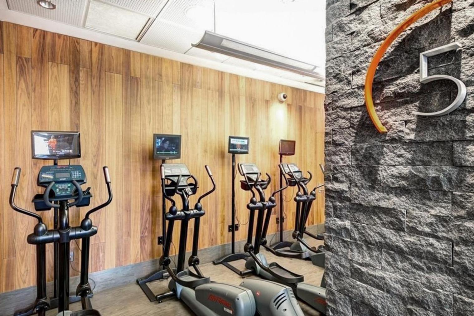 Midtown W W Sundeck Gym Nr Times Sq Nyc-263 New York