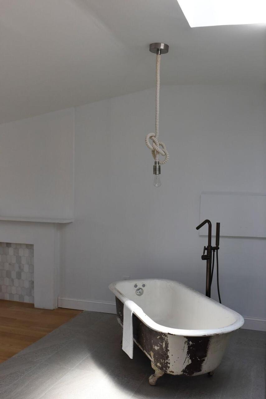 Apartment Art Filled Brooklyn Brownstone - 3 Bedroom 2.5 Bath, Deck, Tv Room, Library *