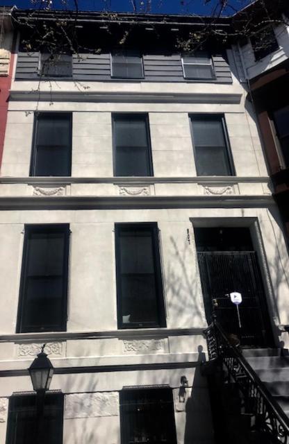 Art Filled Brooklyn Brownstone - 3 Bedroom 2.5 Bath, Deck, Tv Room, Library New York