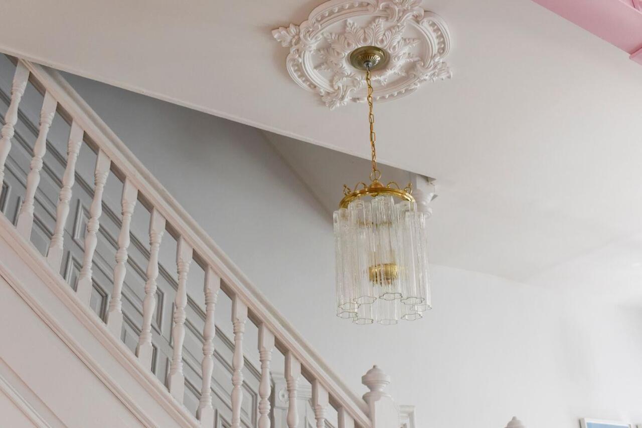 Apartment Art Filled Brooklyn Brownstone - 3 Bedroom 2.5 Bath, Deck, Tv Room, Library *