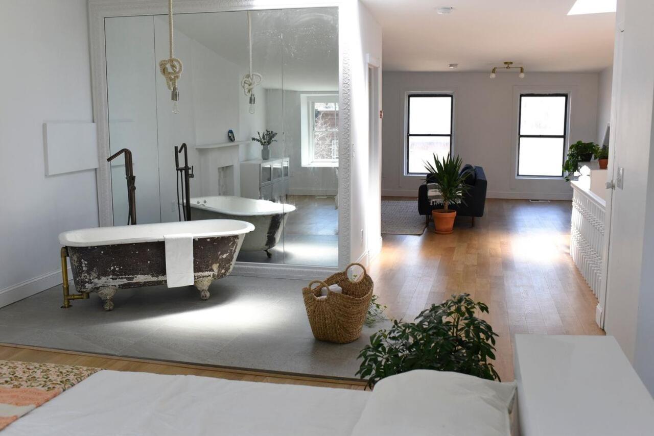 Art Filled Brooklyn Brownstone - 3 Bedroom 2.5 Bath, Deck, Tv Room, Library Apartment New York