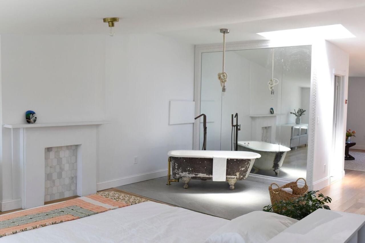 Art Filled Brooklyn Brownstone - 3 Bedroom 2.5 Bath, Deck, Tv Room, Library New York