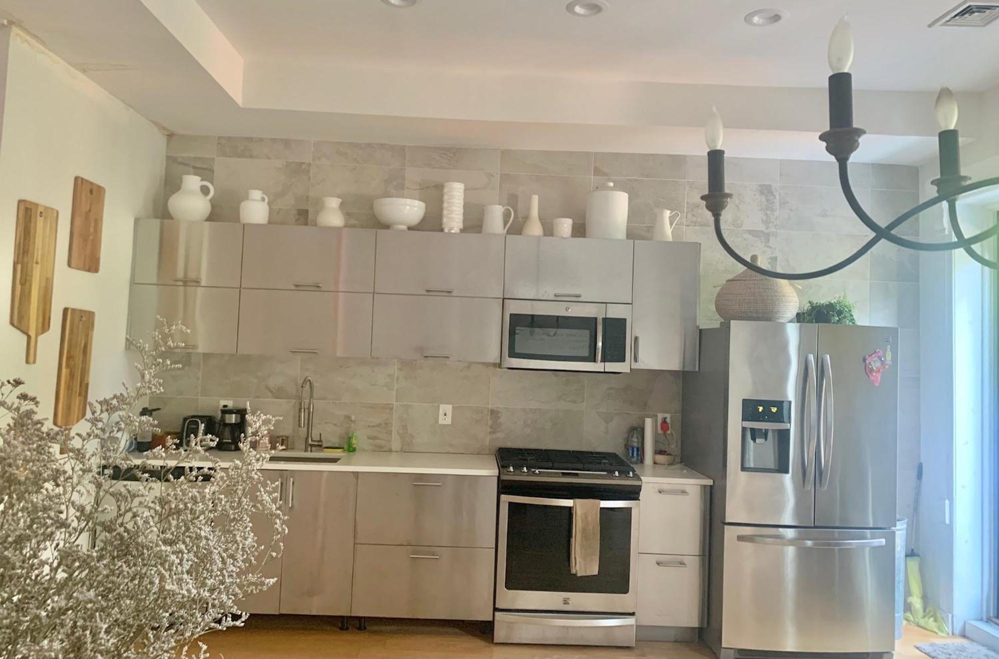 Art Filled Brooklyn Brownstone - 3 Bedroom 2.5 Bath, Deck, Tv Room, Library Apartment *