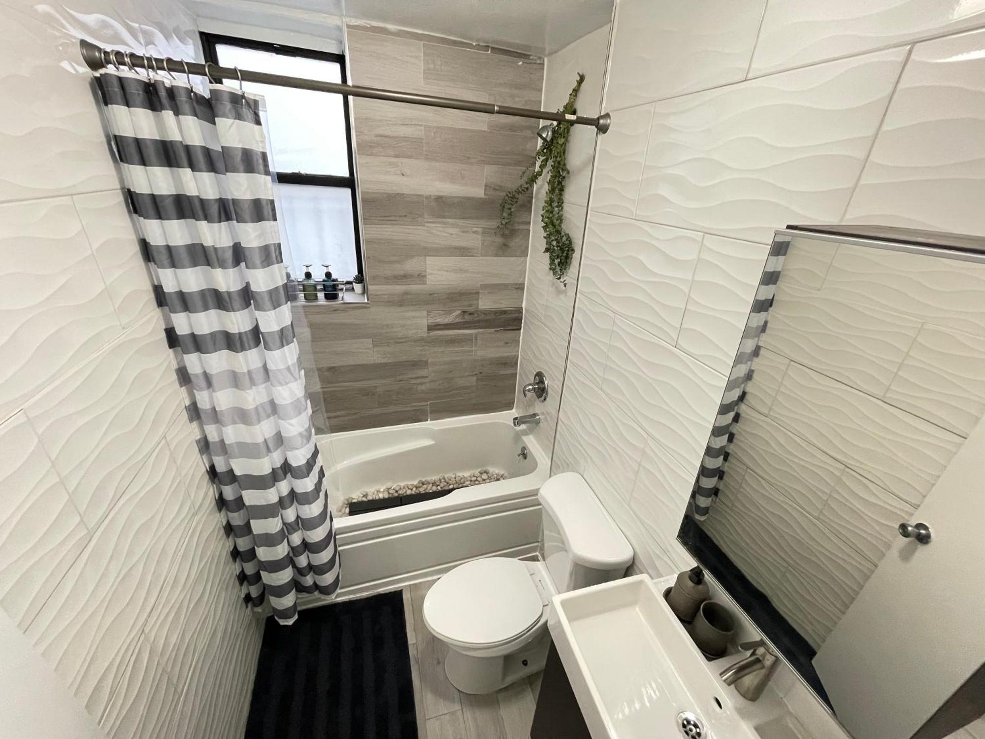 Unique Three Bedroom W/ Workspace