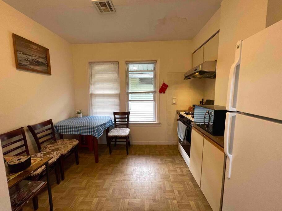 Apartment Entire Beautiful 1br For You! R New York