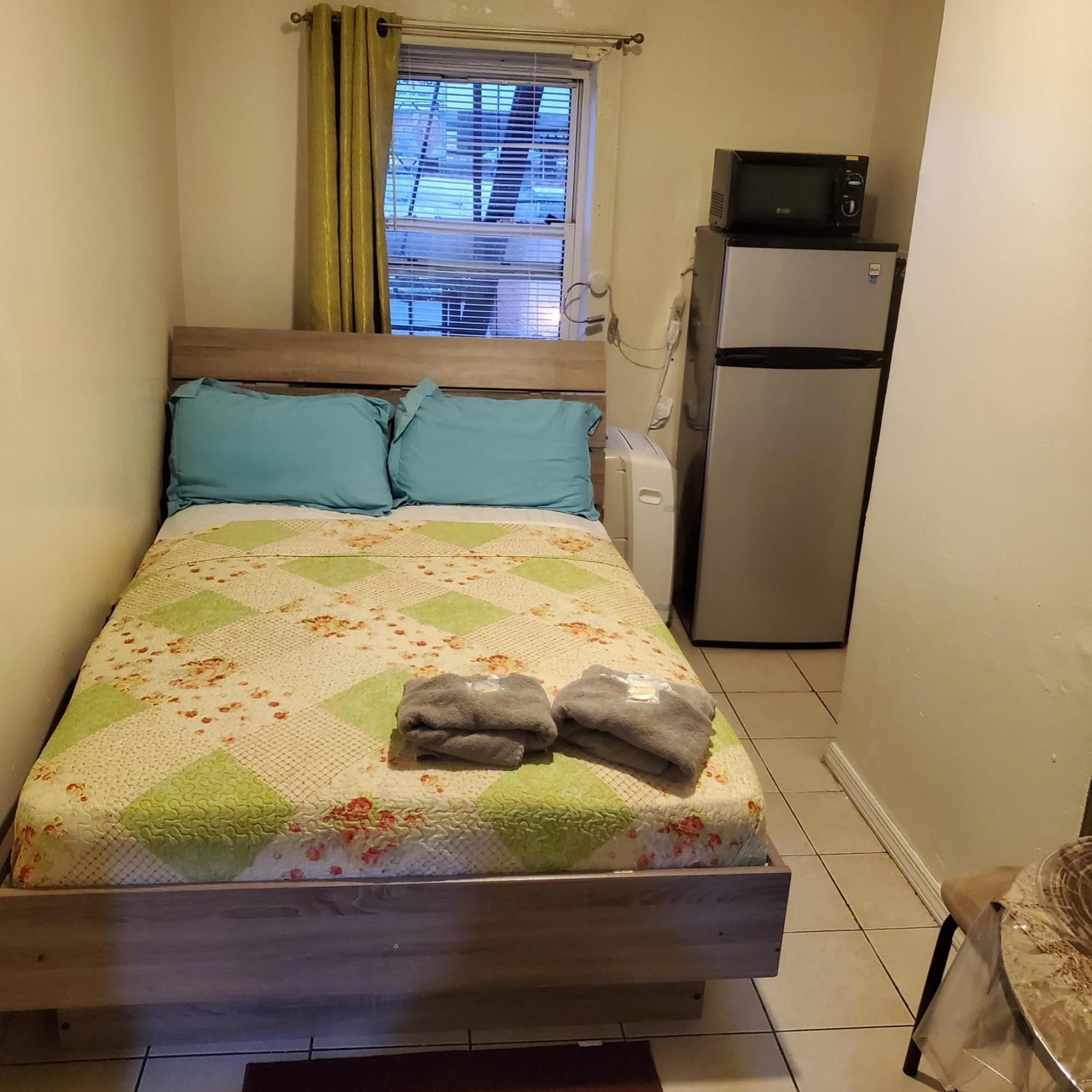 And One Bedroom Apartment *