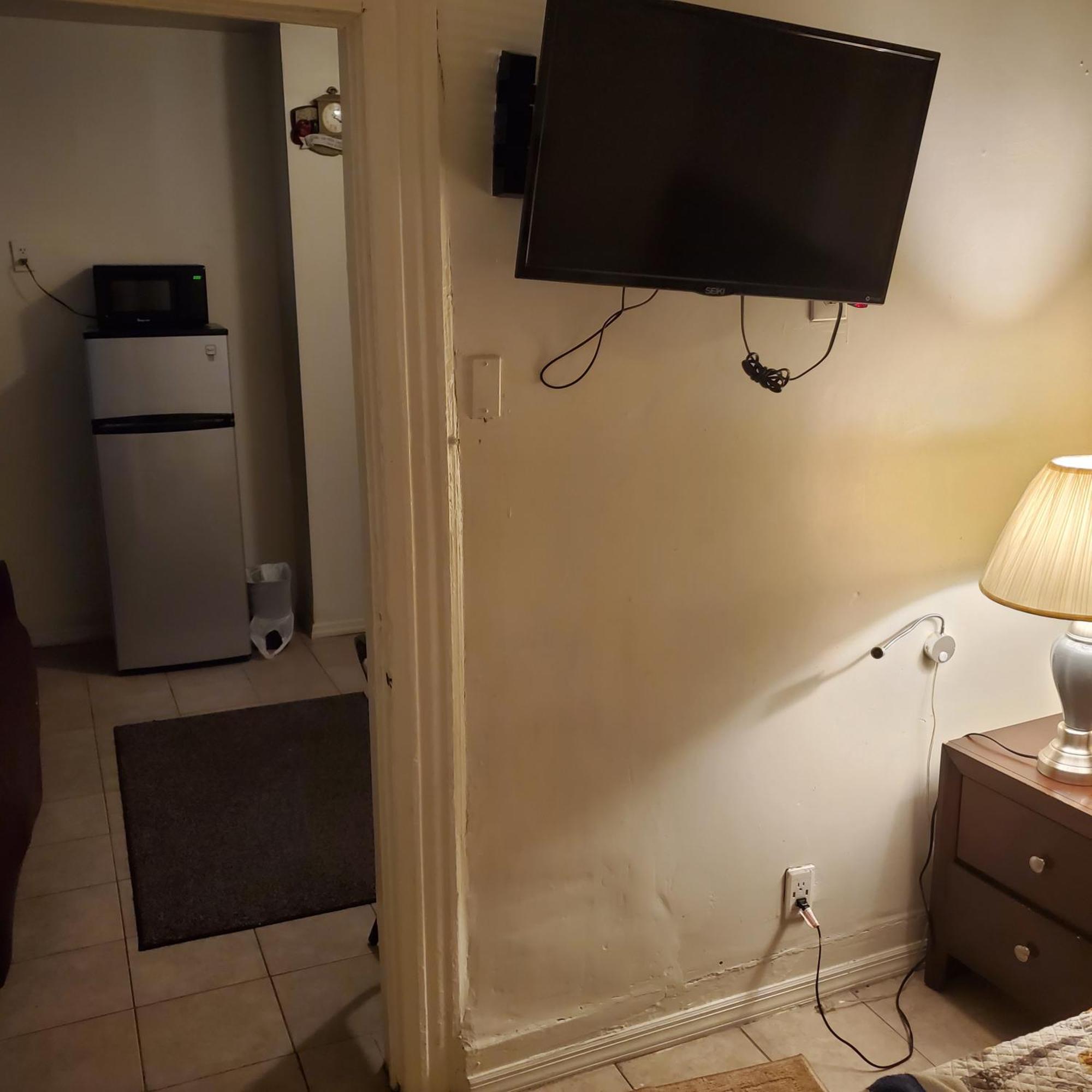 And One Bedroom Apartment *