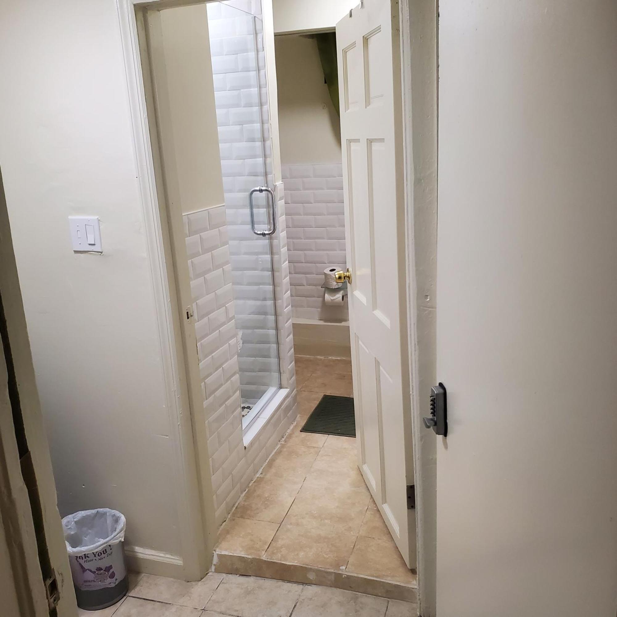 Apartment And One Bedroom *