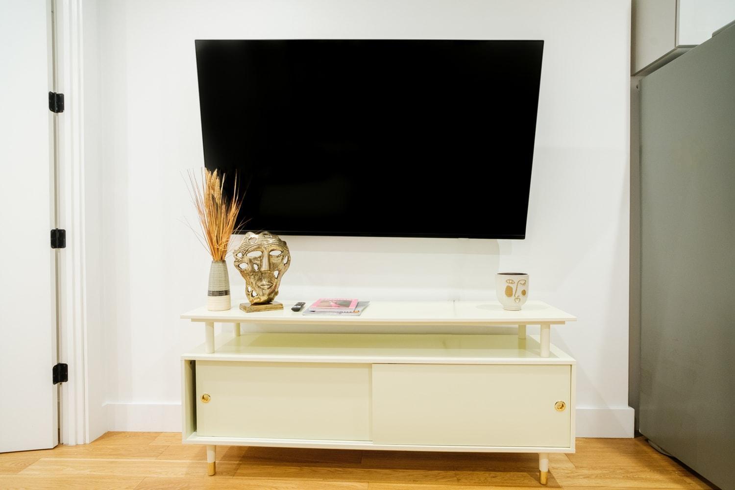 1288-4r Newly Furnished Prime Ues 2br Apartment