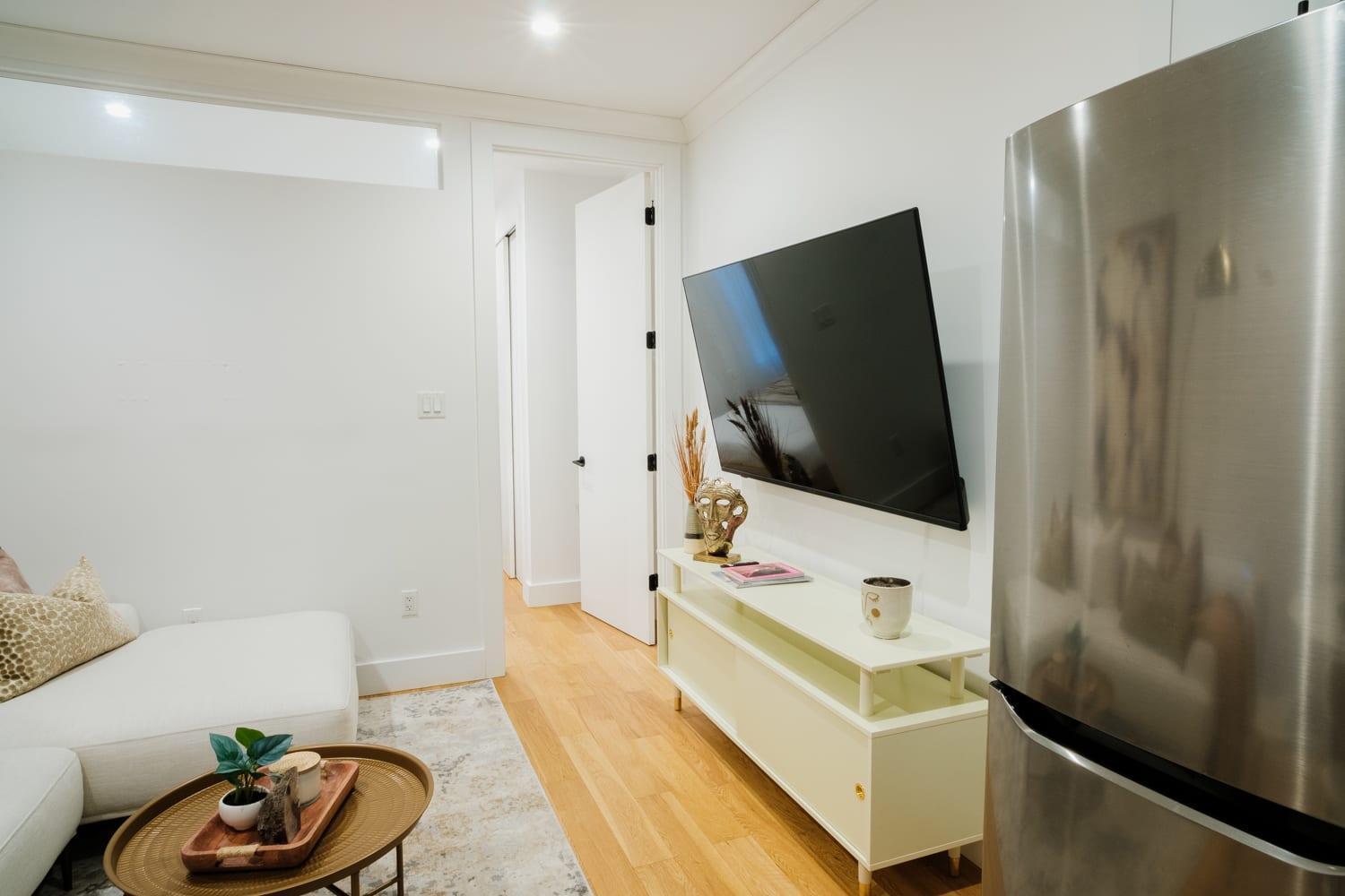 1288-4r Newly Furnished Prime Ues 2br *