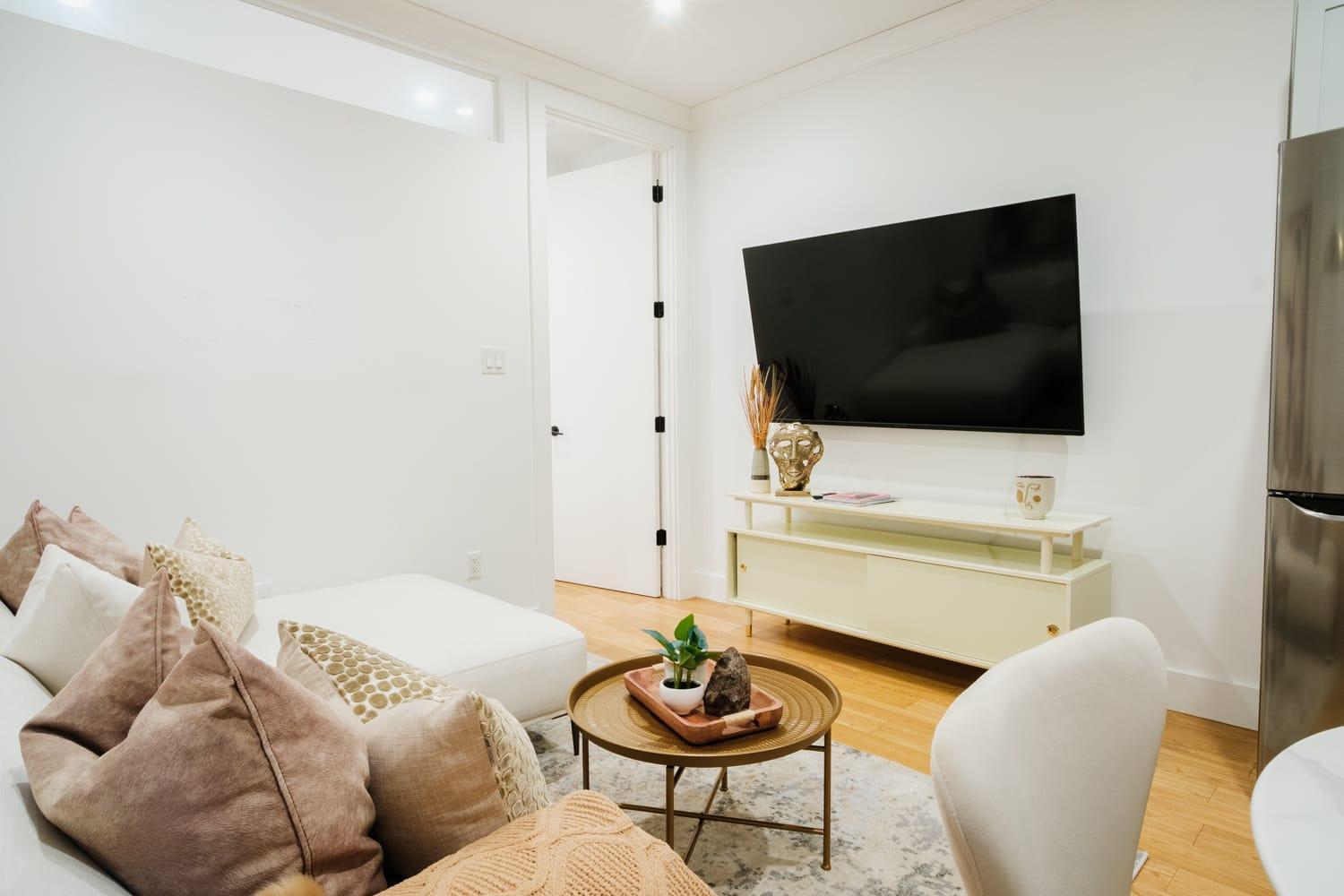 1288-4r Newly Furnished Prime Ues 2br