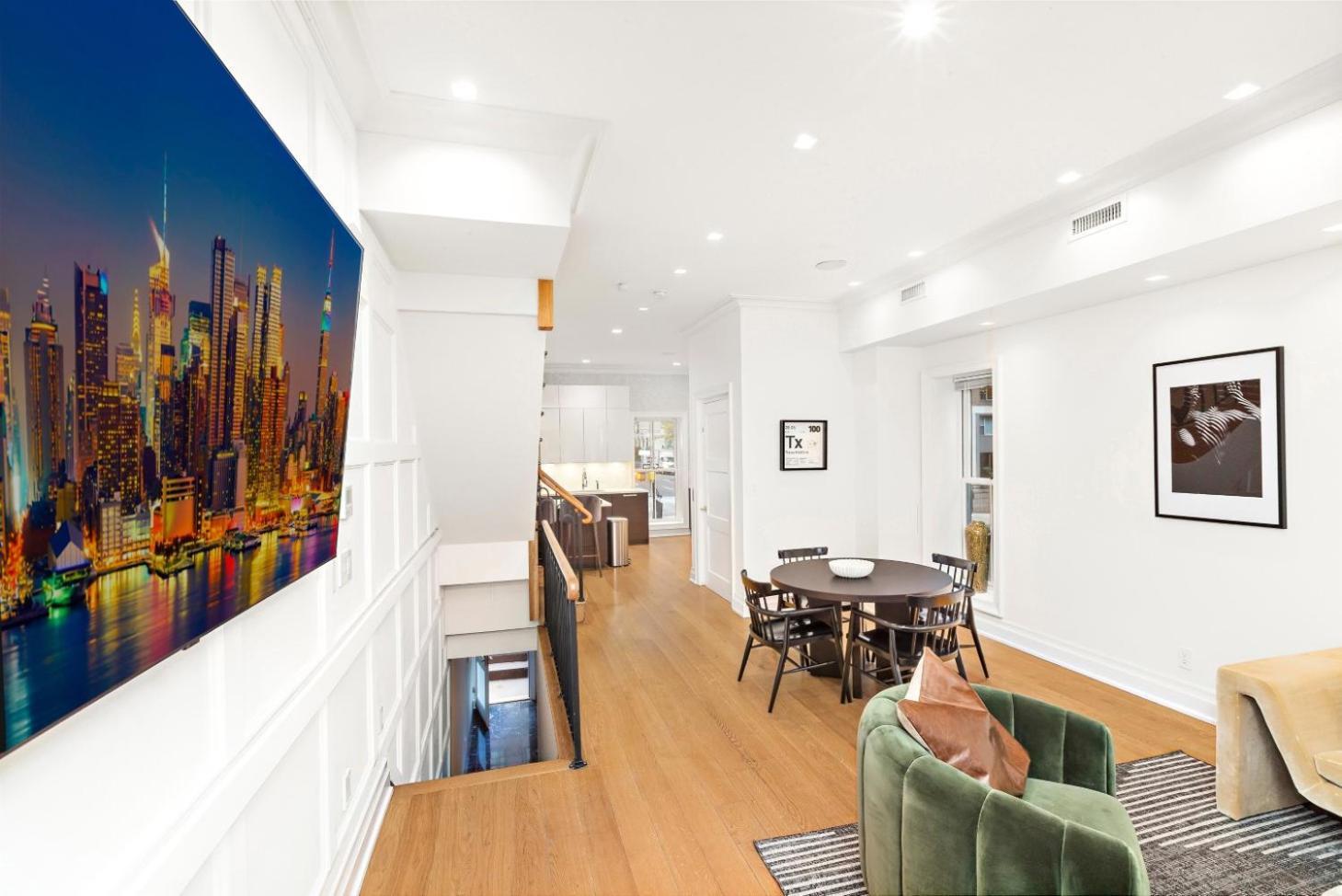 Luxurious 5 Bedroom Townhouse * New York