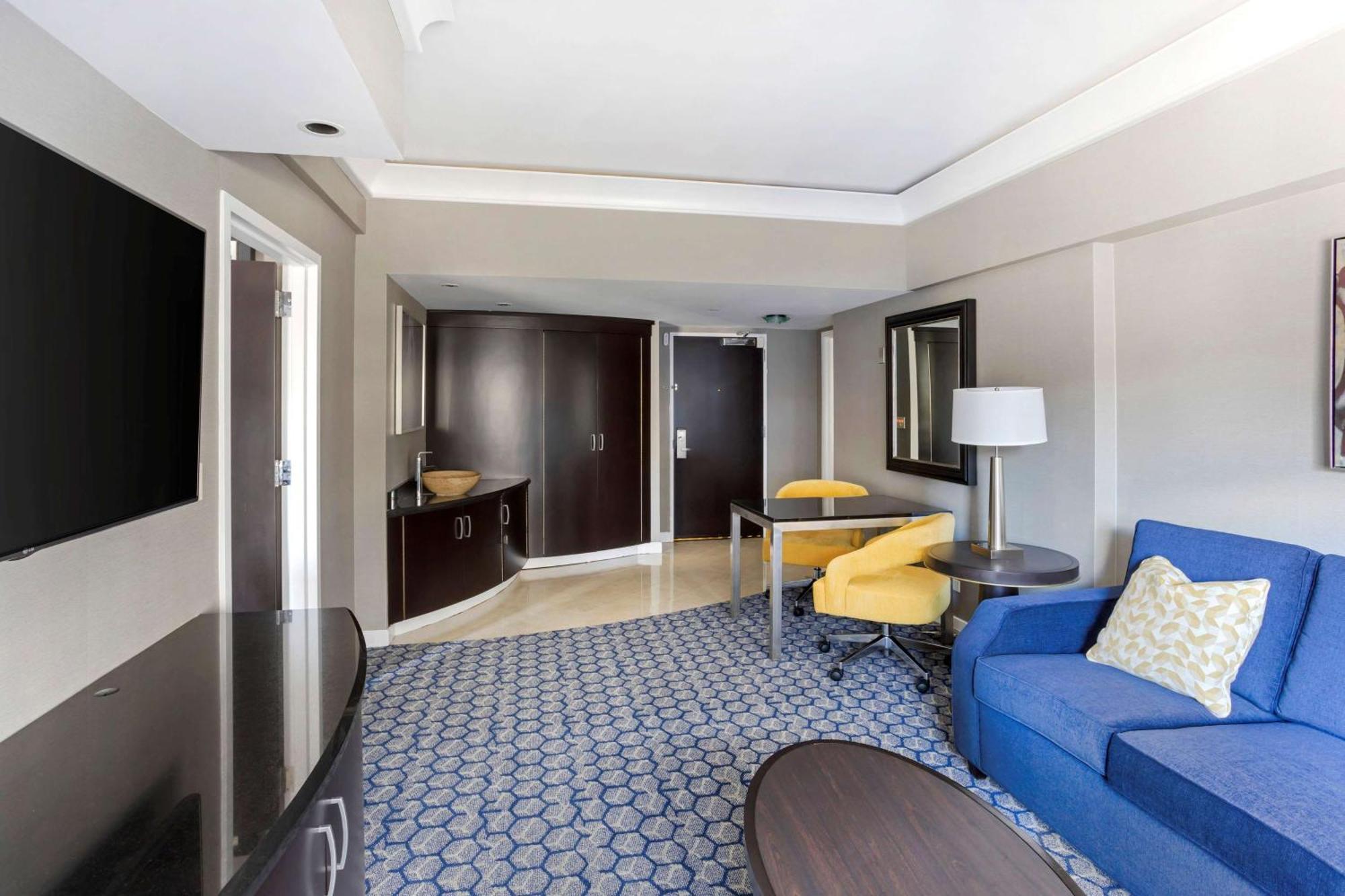 Hilton Club Hotel 3*