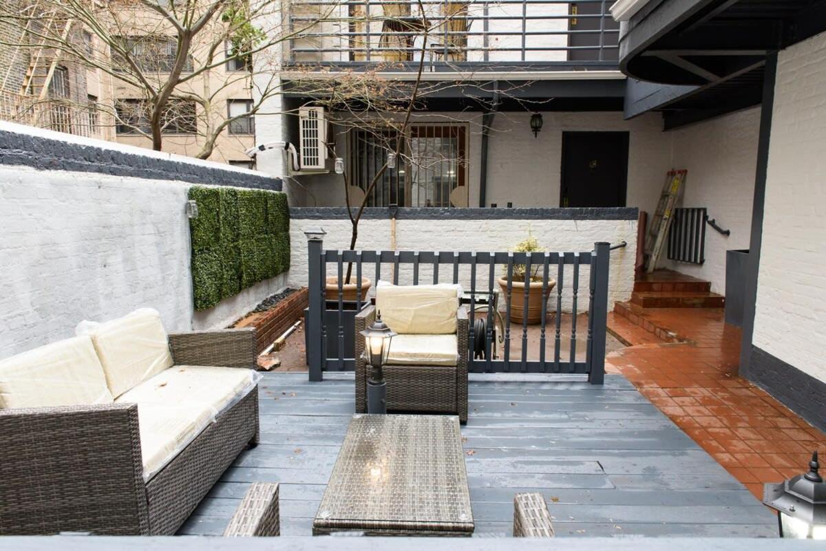 26-3a Gramercy W D Outdoor Courtyard * New York