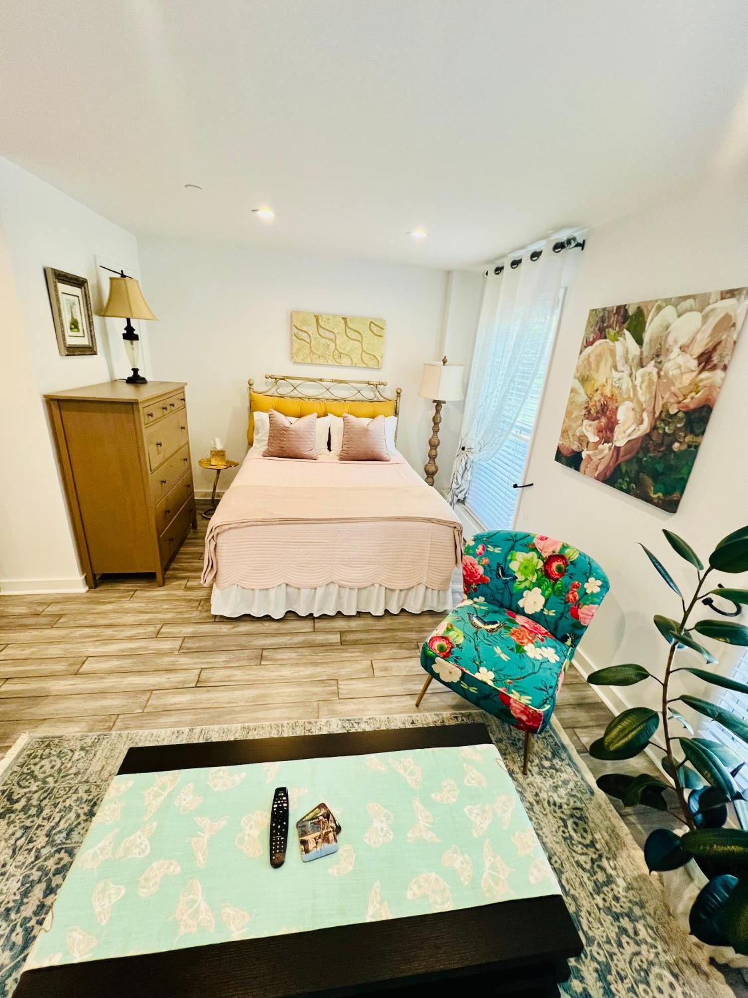 Eleni's Charming Apartment *