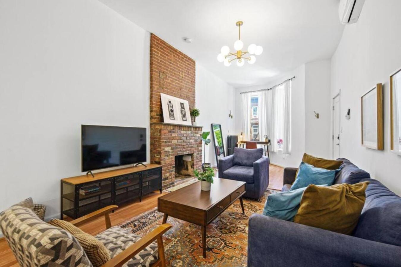 Renovated 3br With Private Backyard In Bed-stuy Apartment *
