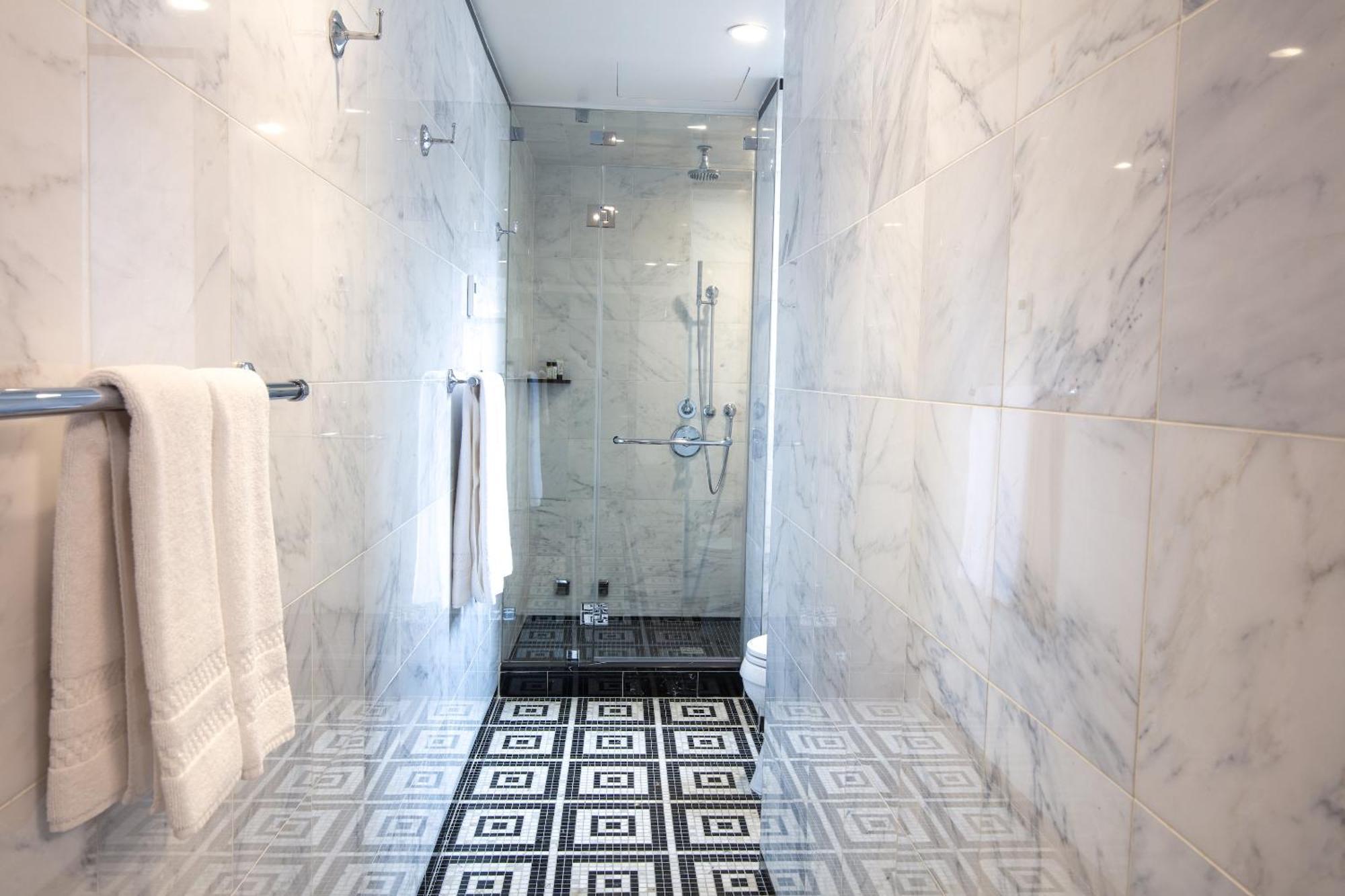 Iroquois Times Square 5*