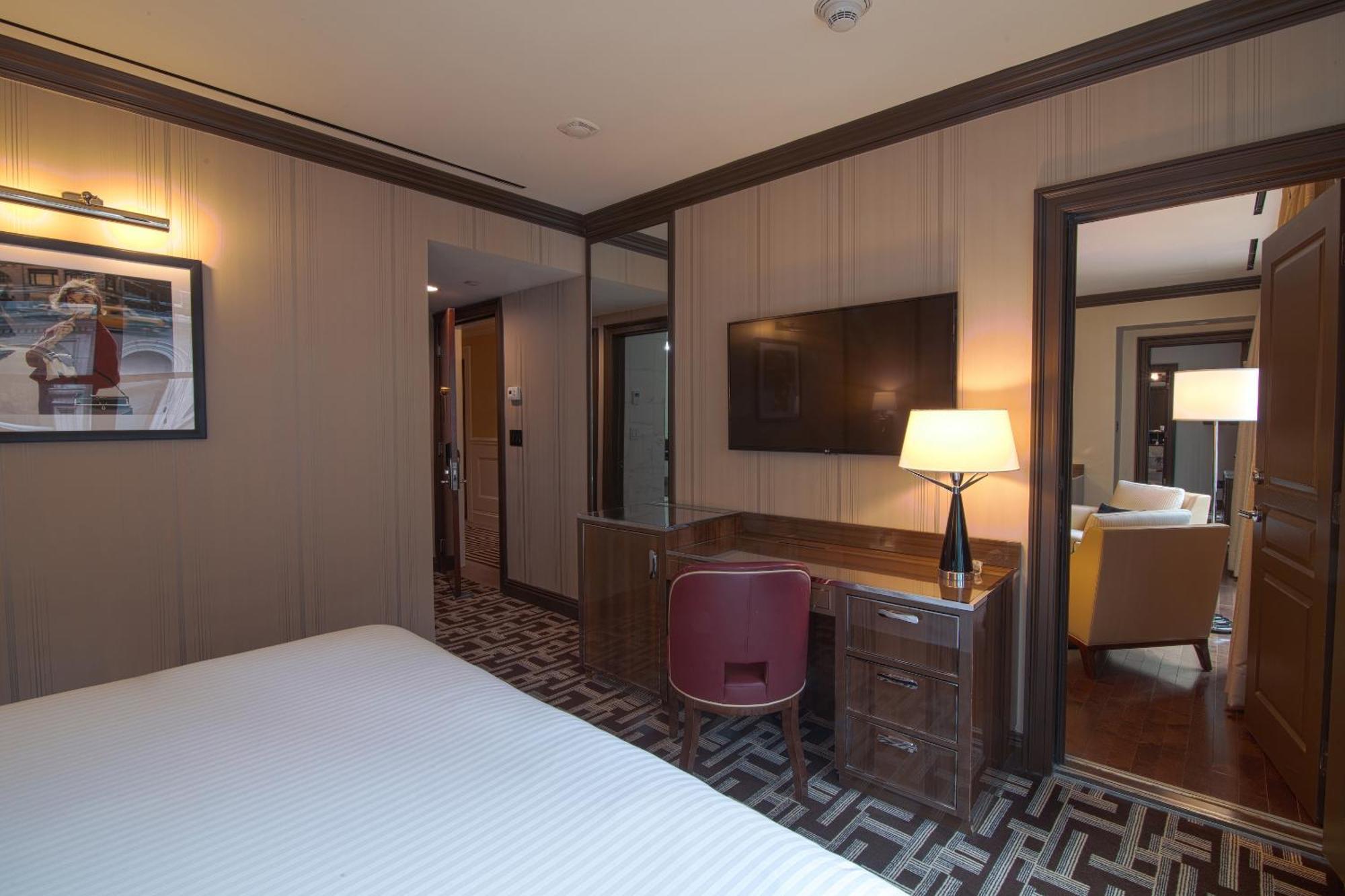 Iroquois Times Square Hotel 5*
