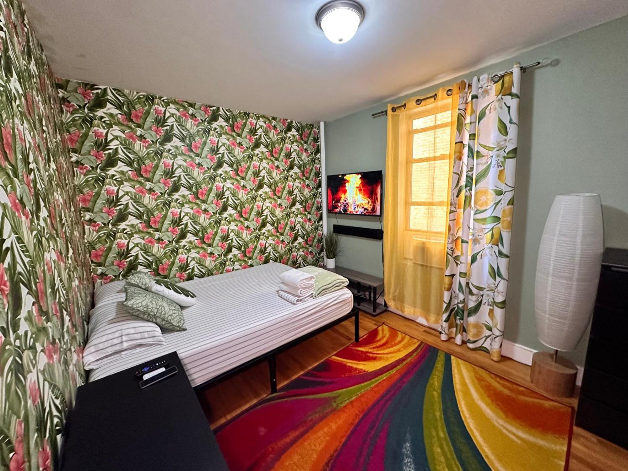 Tropical Comfort Room In Harlem Cozy Stay With Snacks & Style Apartment New York