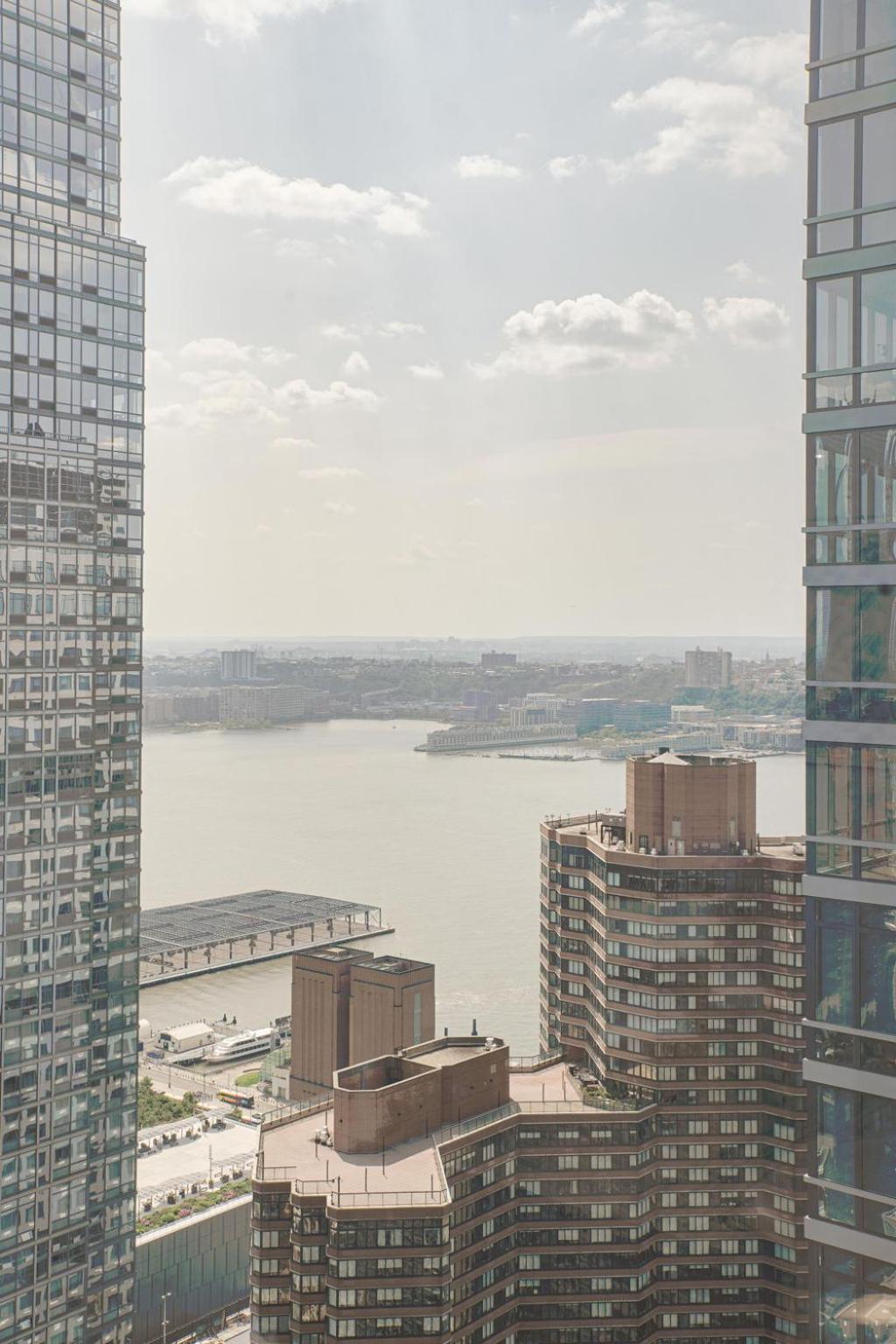 Lux Penthouse 2br 2 Bath