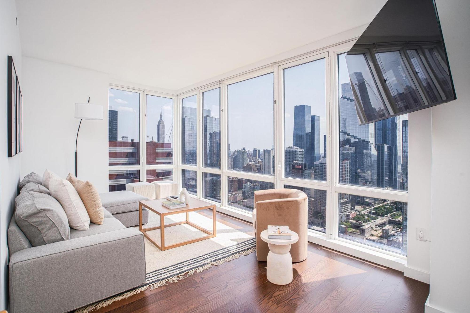 Lux Penthouse 2br 2 Bath