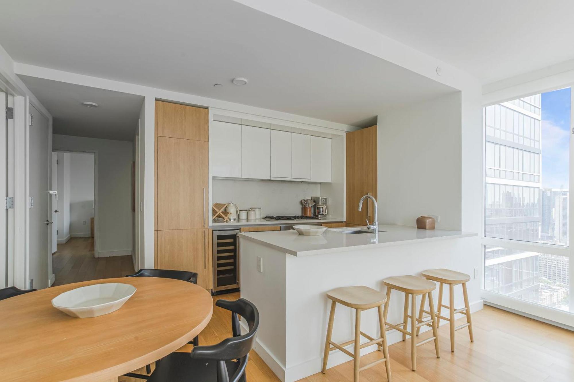 Manhattan Luxury 13 *
