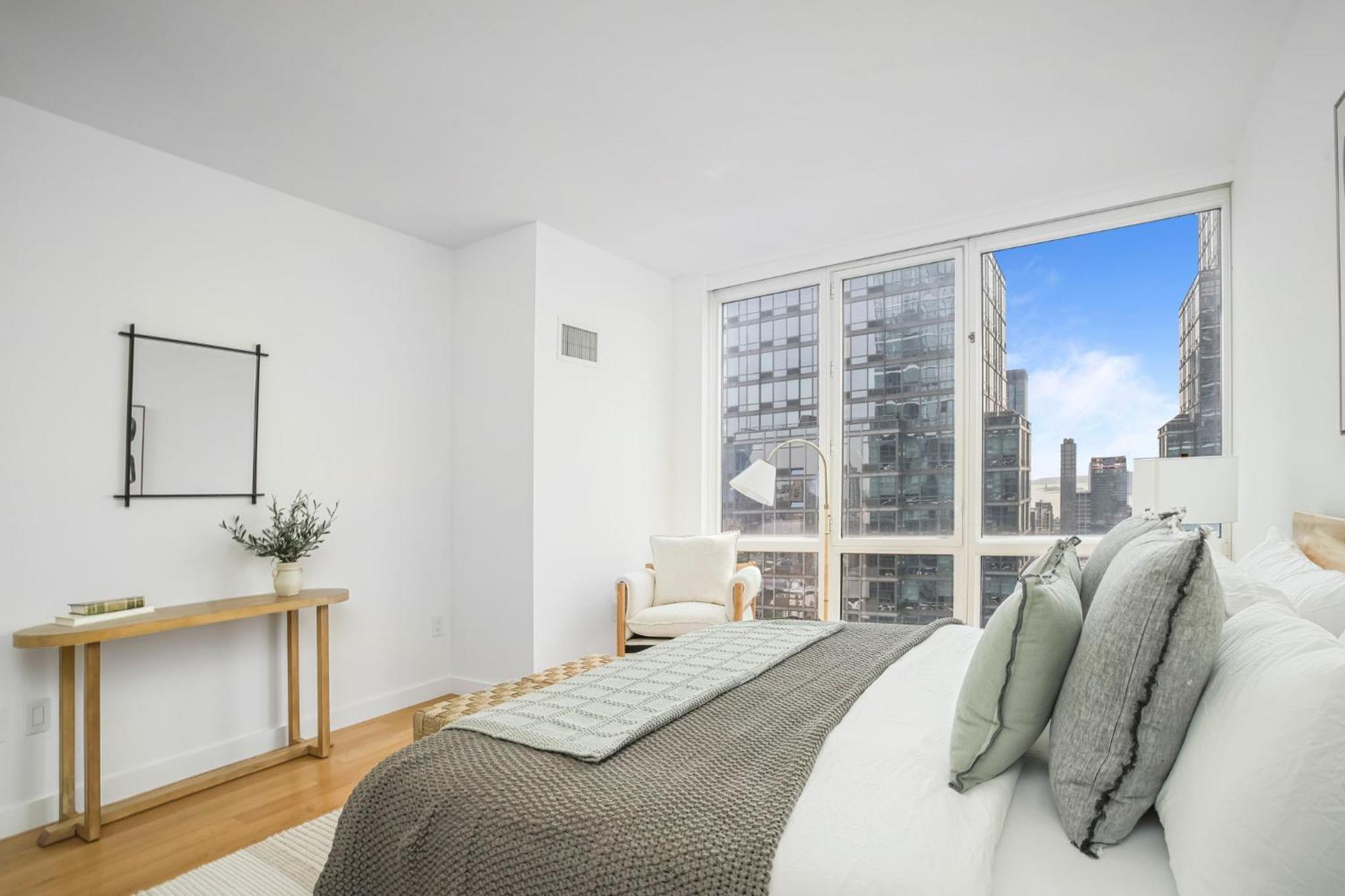 Manhattan Luxury 13 *