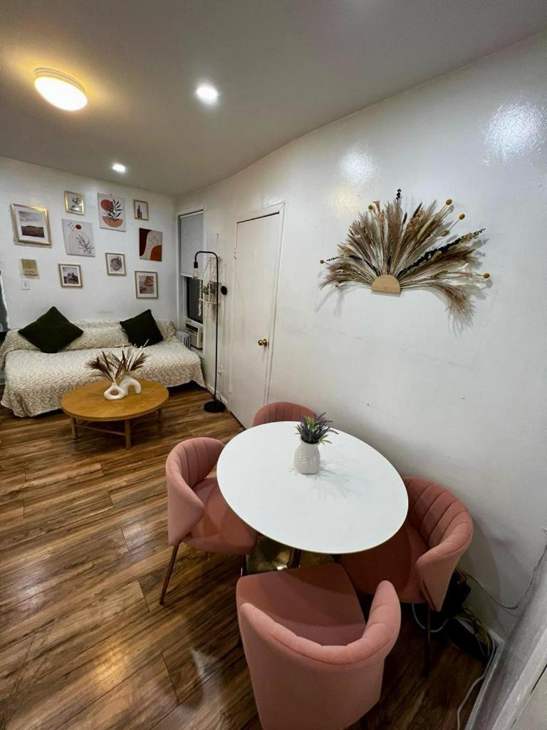 Amazing Ground Floor 2 Bedrooms In Nyc Subway Crossing The Street And One Station To Manhattan Apartment