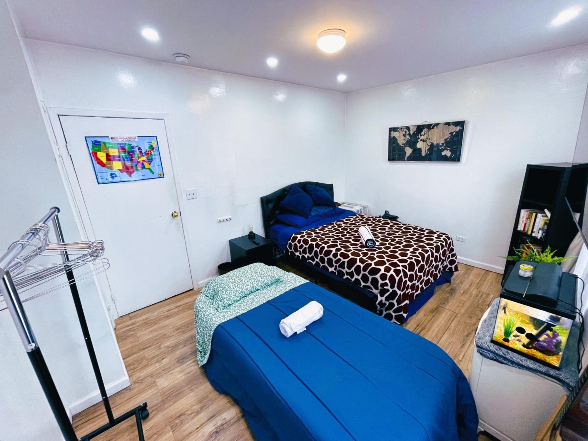 Amazing Ground Floor 2 Bedrooms In Nyc Subway Crossing The Street And One Station To Manhattan Apartment