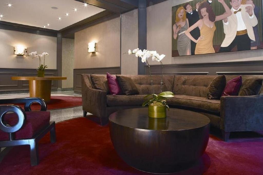 Global Luxury At Ritz Plaza
