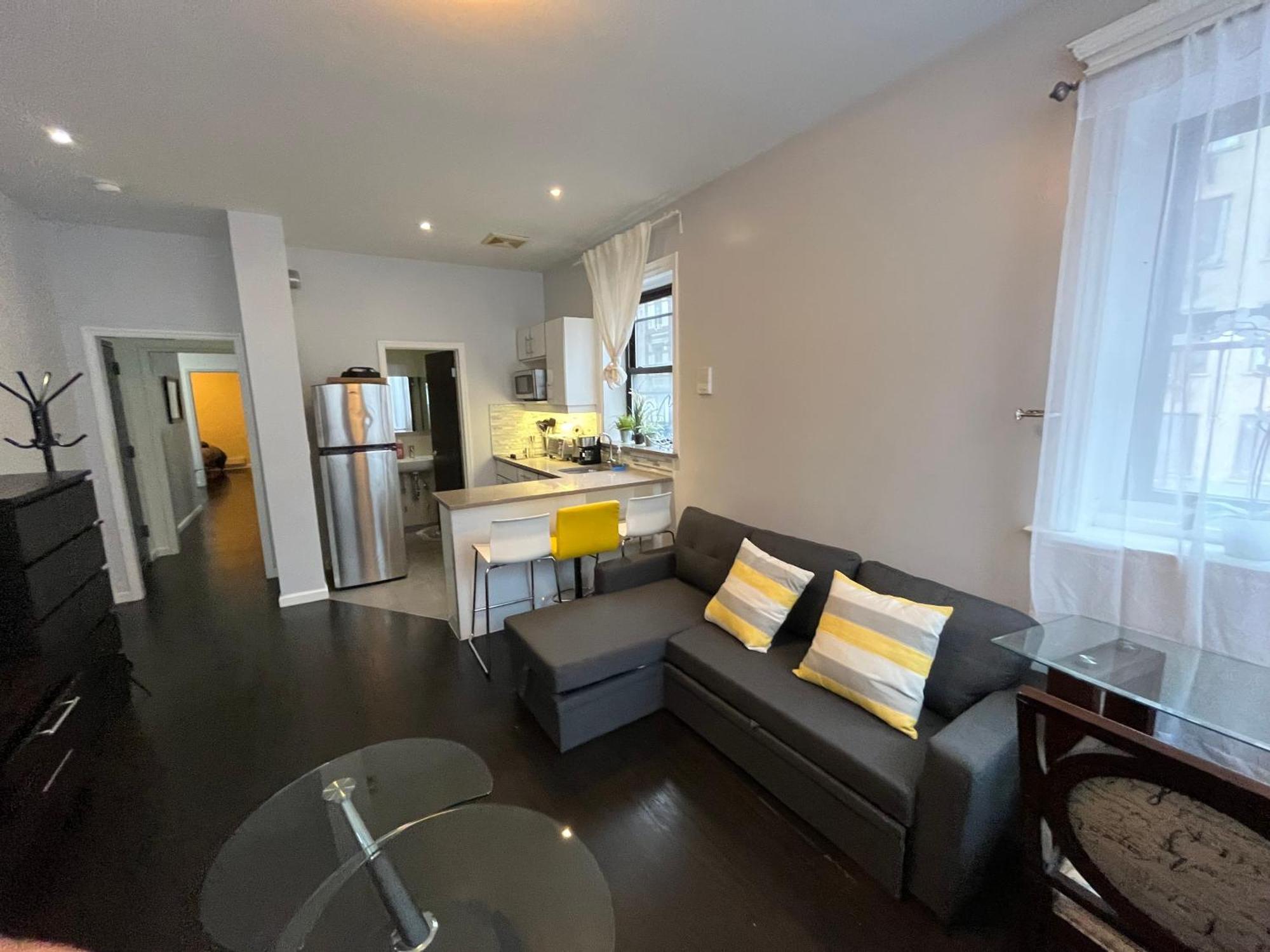3 Bedroom, Central Location In Manhattan!! Apartment *