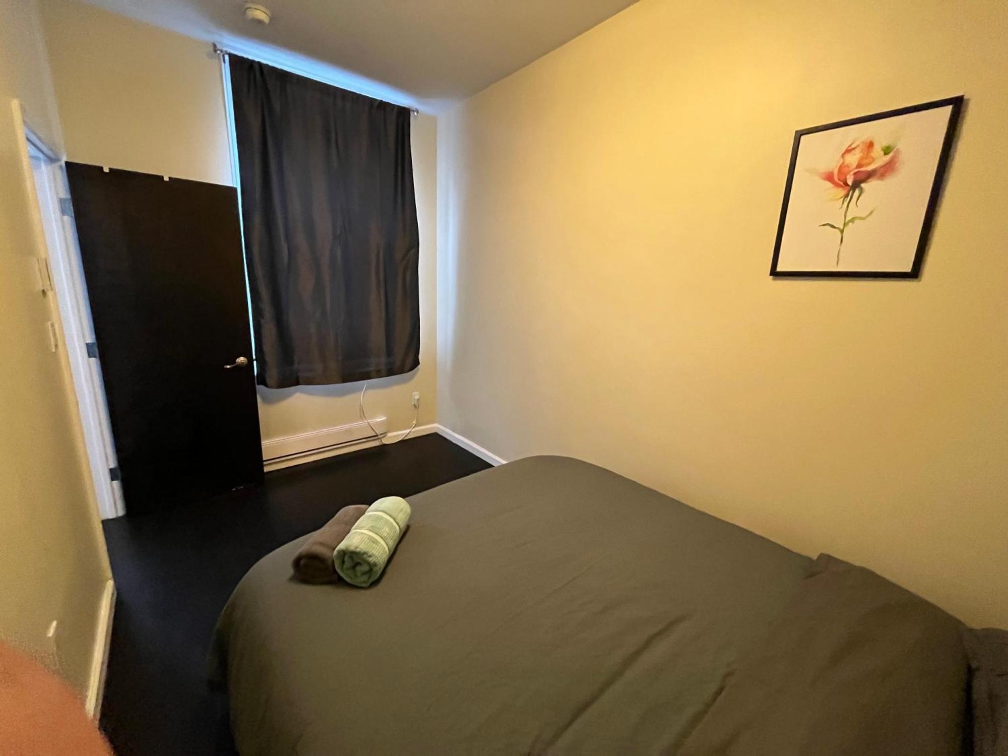 Apartment 3 Bedroom, Central Location In Manhattan!!