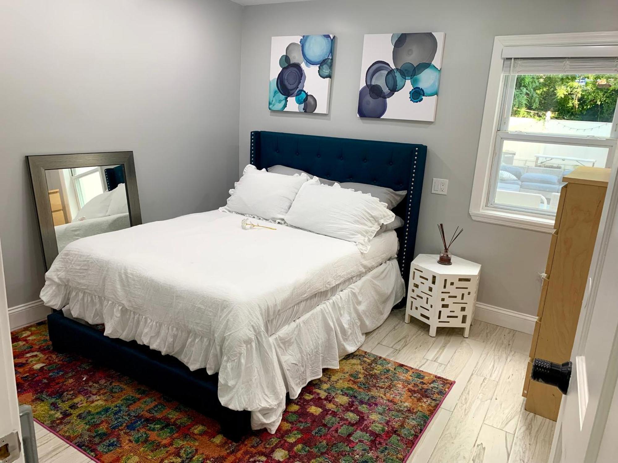 3 Bedroom Cozy Retreat With Large Backyard * New York