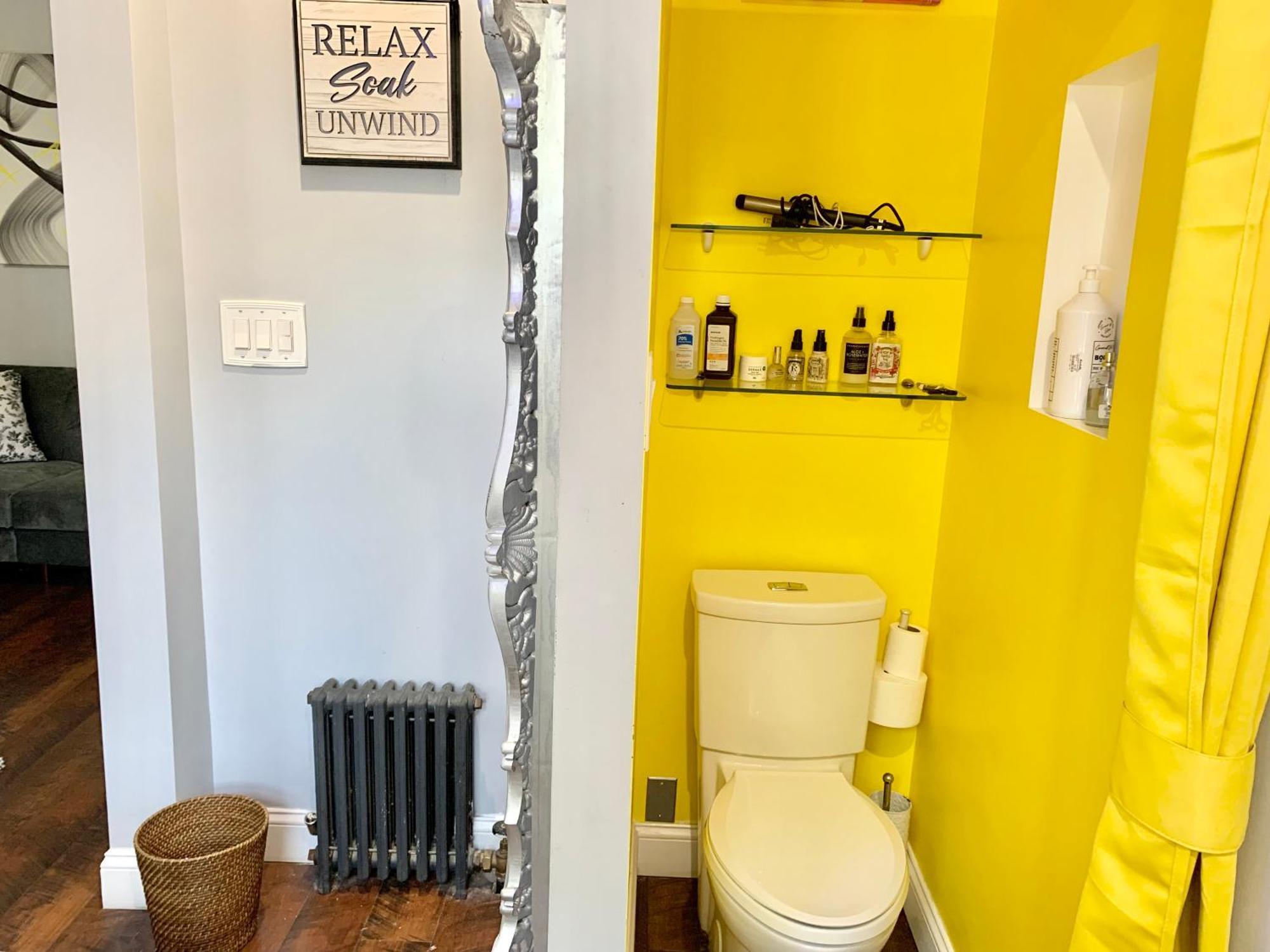 3 Bedroom Cozy Retreat With Large Backyard Apartment New York