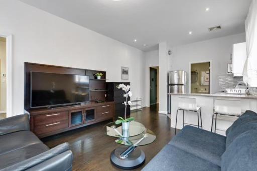 3 Bedroom, Central Location In Manhattan!! Apartment *