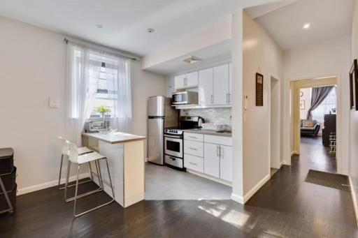 3 Bedroom, Central Location In Manhattan!! Apartment *