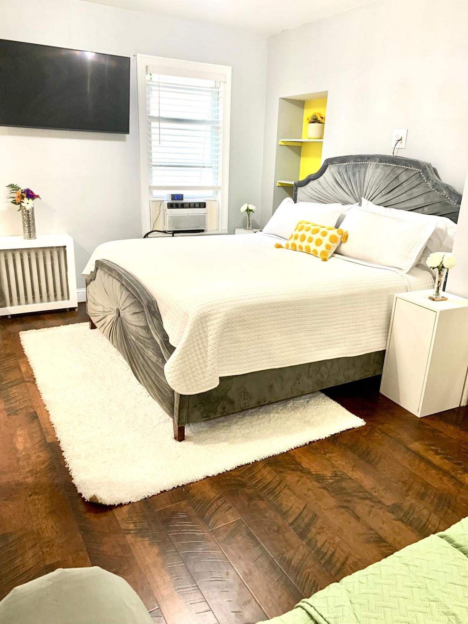 3 Bedroom Cozy Retreat With Large Backyard