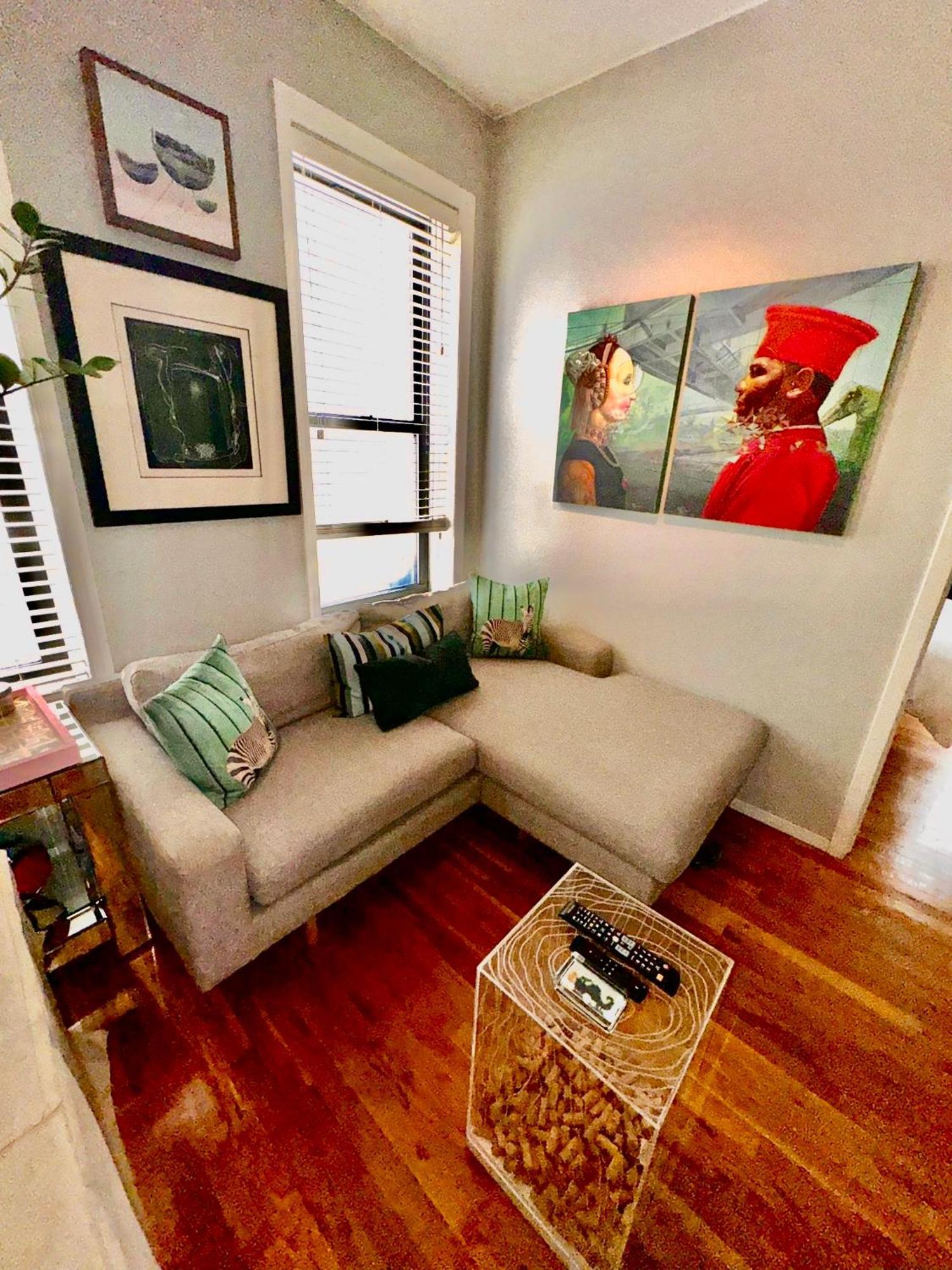 Apartment Amazing Ground Floor 2 Bedrooms In Nyc Subway Crossing The Street And One Station To Manhattan *