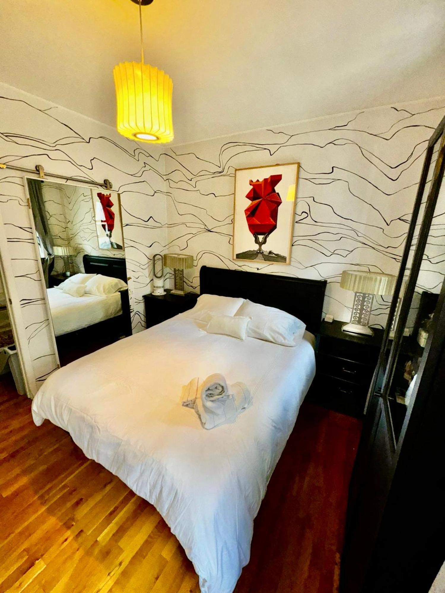 Amazing Ground Floor 2 Bedrooms In Nyc Subway Crossing The Street And One Station To Manhattan New York