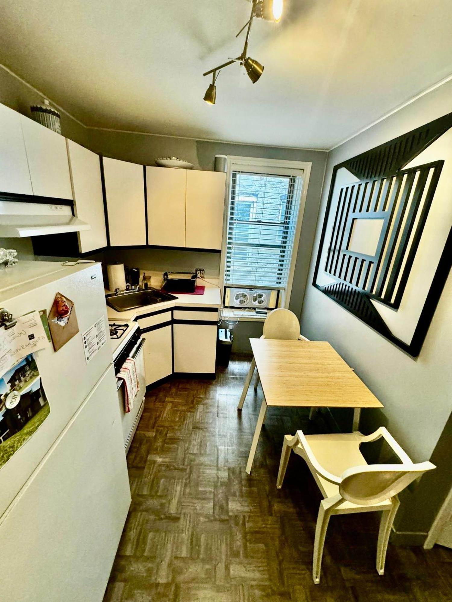 Amazing Ground Floor 2 Bedrooms In Nyc Subway Crossing The Street And One Station To Manhattan Apartment *