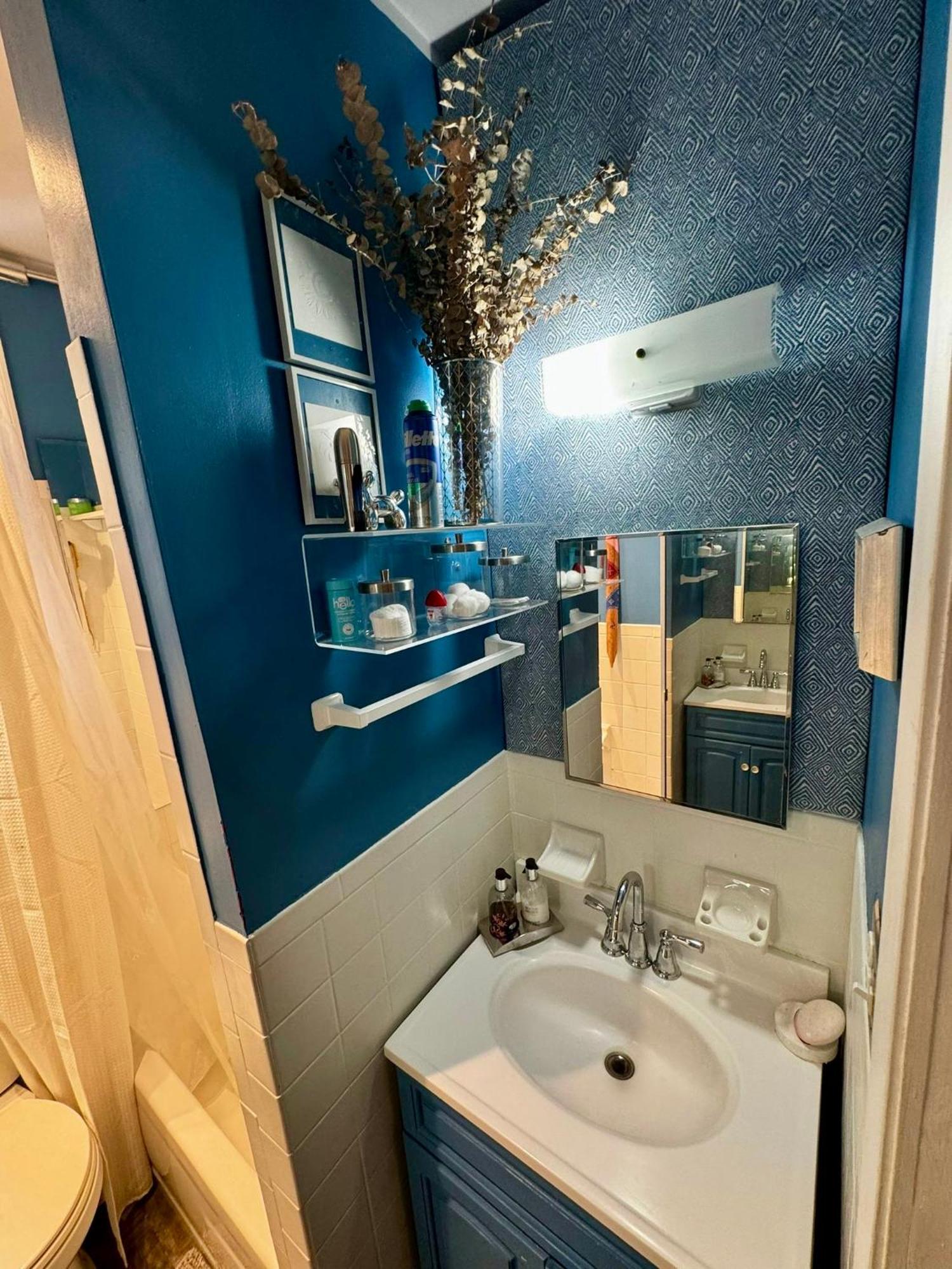 Amazing Ground Floor 2 Bedrooms In Nyc Subway Crossing The Street And One Station To Manhattan *