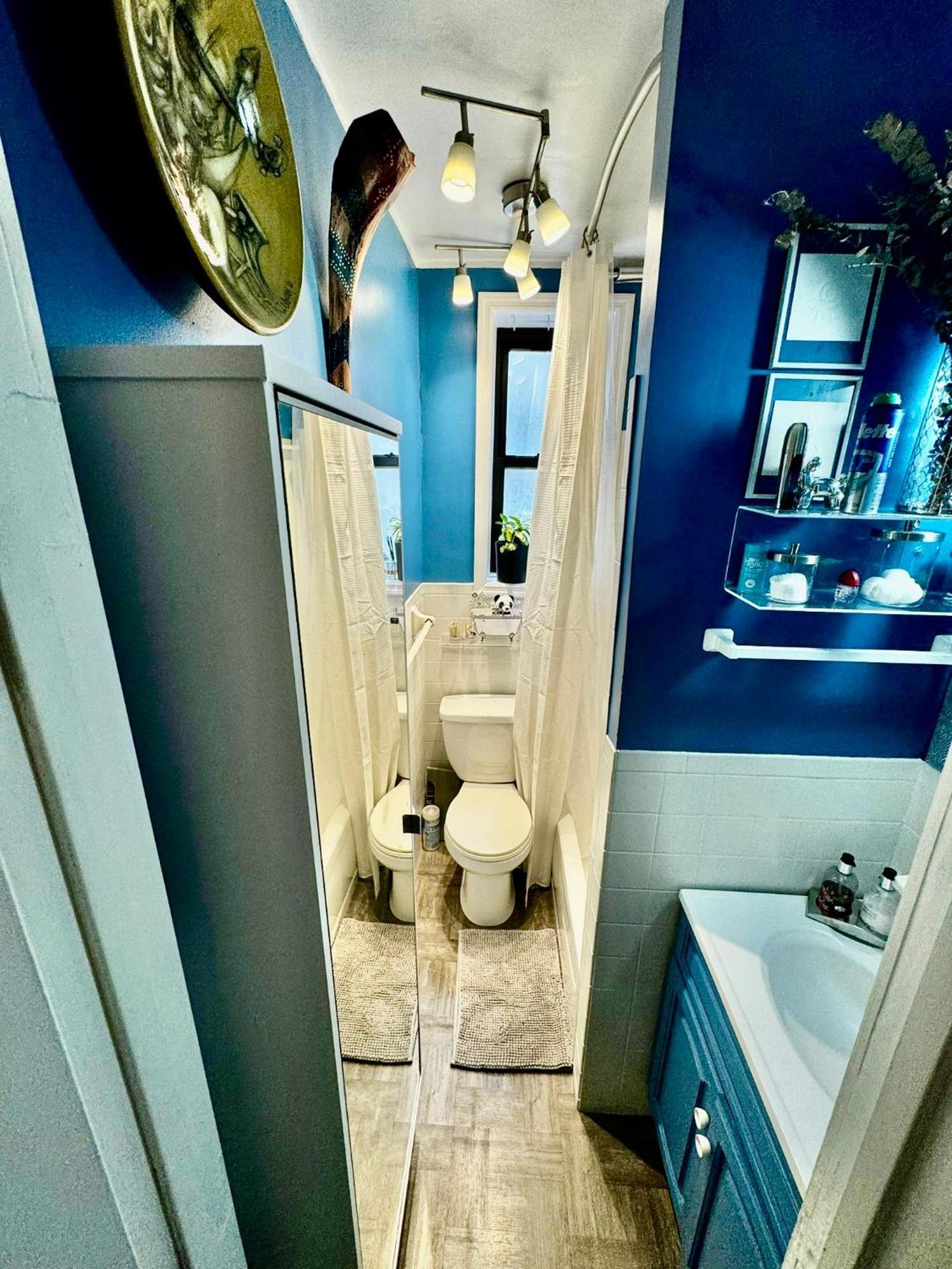 Amazing Ground Floor 2 Bedrooms In Nyc Subway Crossing The Street And One Station To Manhattan Apartment