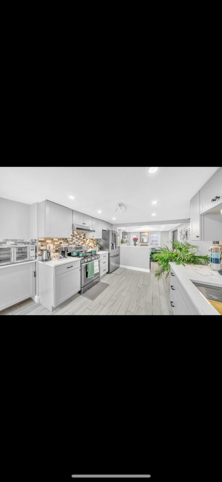 3 Bedroom Cozy Retreat With Large Backyard Apartment *