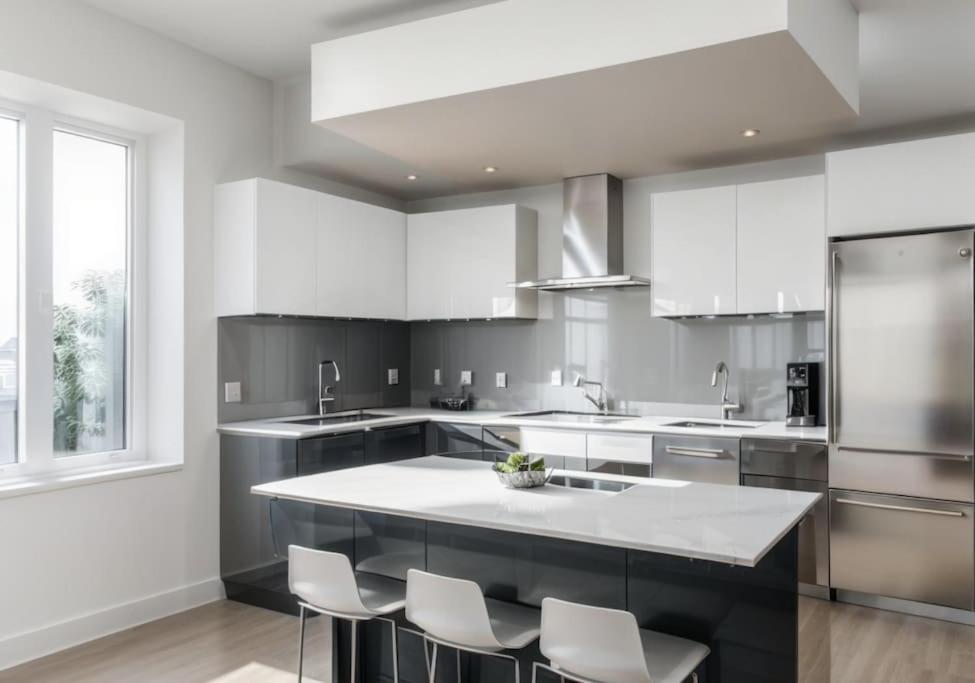 Apartment Brand New Five Bedroom Penthouse *