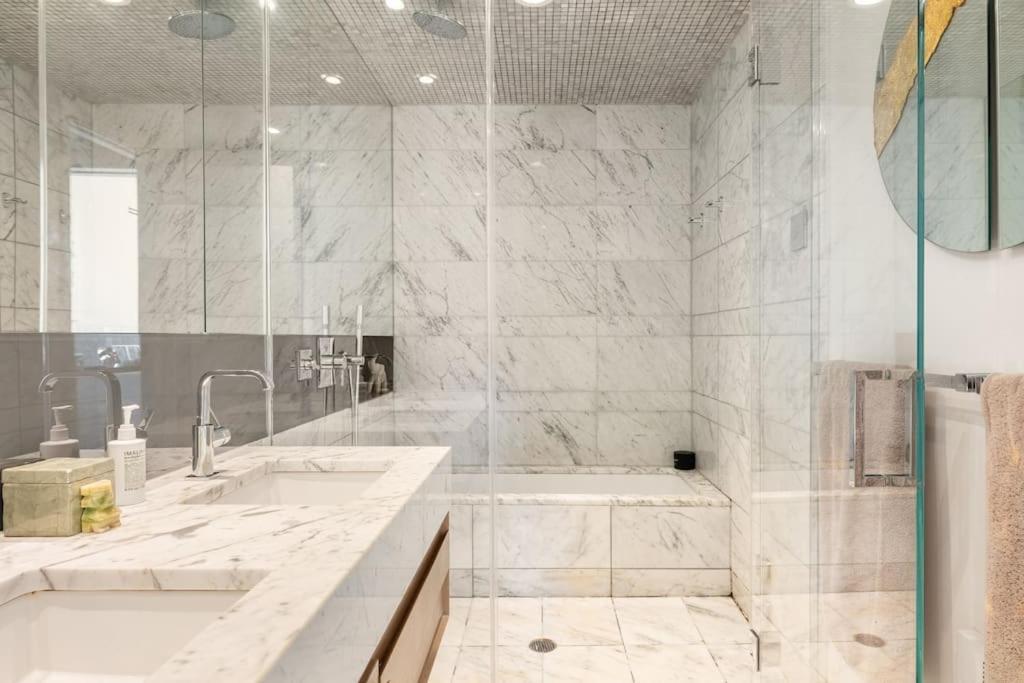 Apartment Brand New Five Bedroom Penthouse New York
