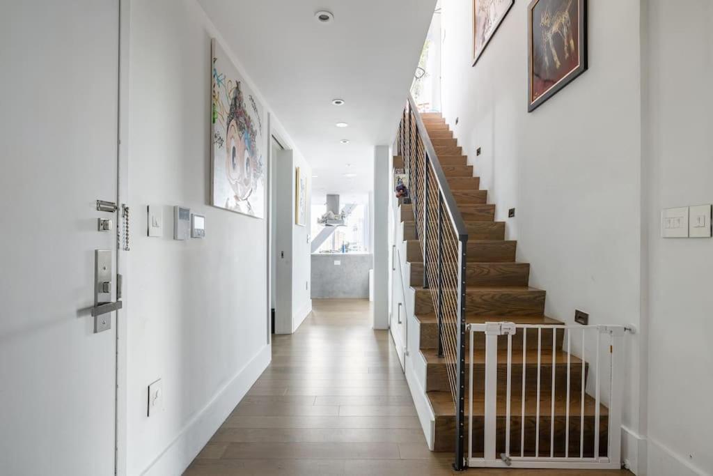 Apartment Brand New Five Bedroom Penthouse *
